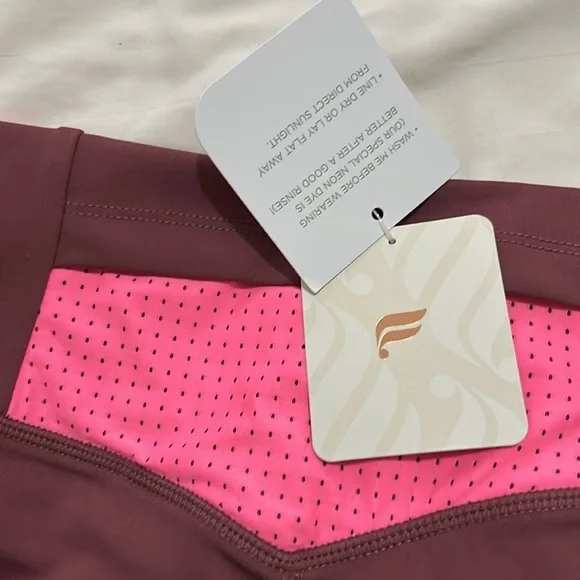 Dark pink and neon Fabletics leggings - Picture 5 of 13